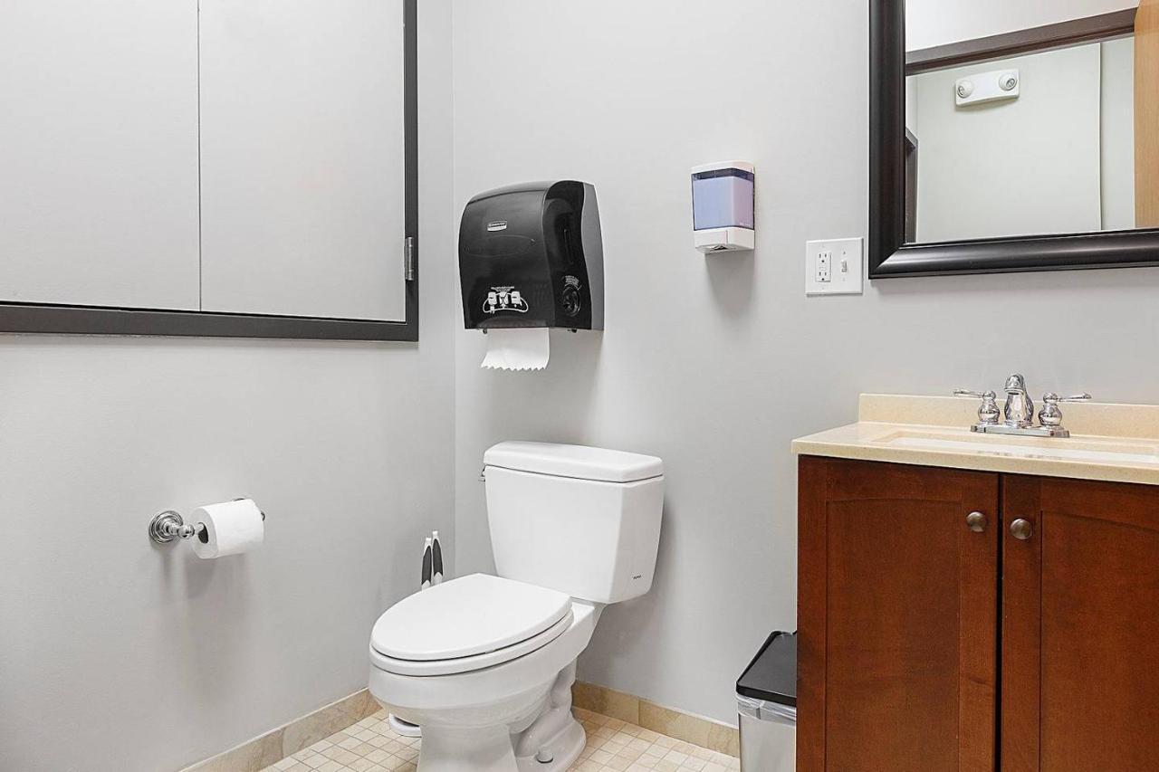 דירות בוסטון Studio Ready 4 Students & Traveling Professionals! 310 מראה חיצוני תמונה
