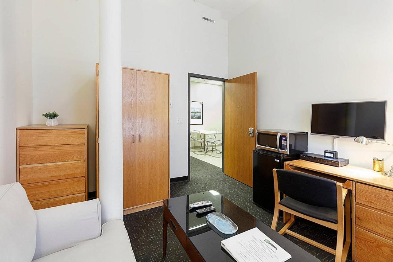 דירות בוסטון Studio Ready 4 Students & Traveling Professionals! 310 מראה חיצוני תמונה